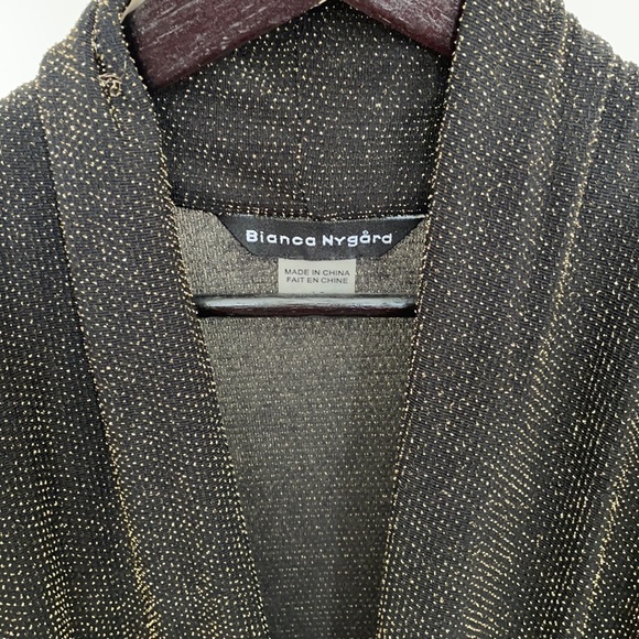 Ladies fancy top - Picture 2 of 3